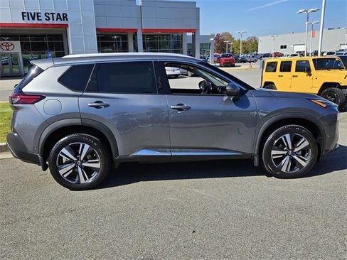 Used 2023 Nissan Rogue SL w/ SL Premium Package image 14