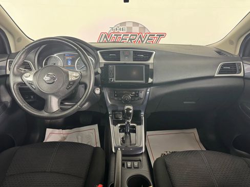Used 2019 Nissan Sentra SR image 11