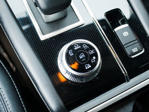 Used 2024 Mitsubishi Outlander SE Black Edition AWD/4WD image 19