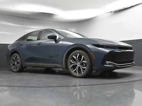 Certified 2025 Toyota Crown XLE image 25