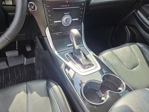 Used 2018 Ford Edge Titanium w/ Technology Package FWD image 25