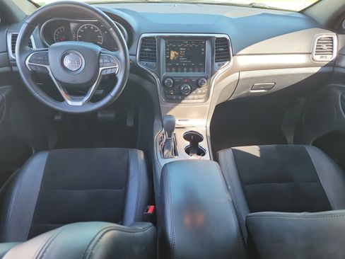 Used 2018 Jeep Grand Cherokee Altitude AWD/4WD image 16