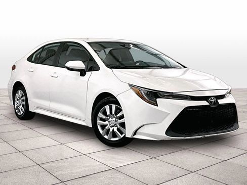 Used 2020 Toyota Corolla LE FWD image 2