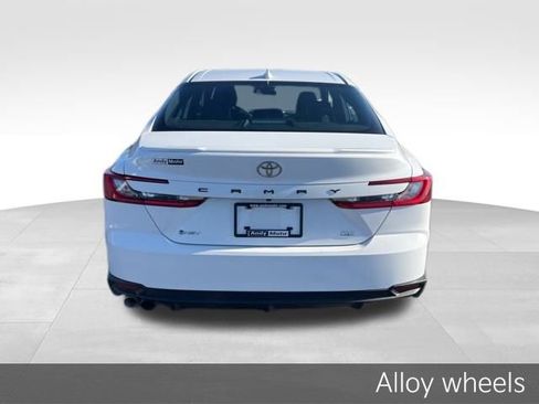 Used 2025 Toyota Camry SE image 6