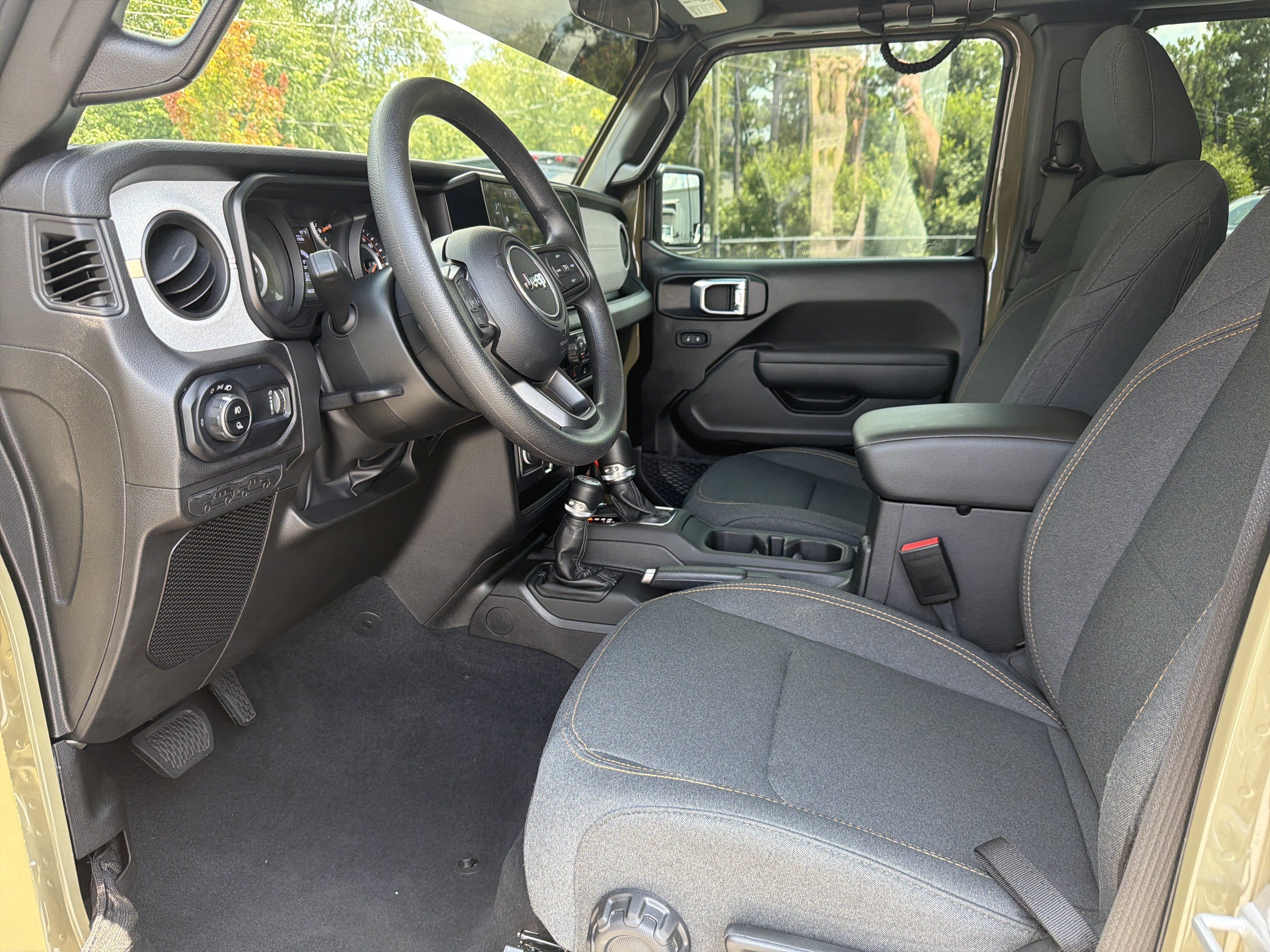 Used 2025 Jeep Gladiator Sport AWD/4WD image 11