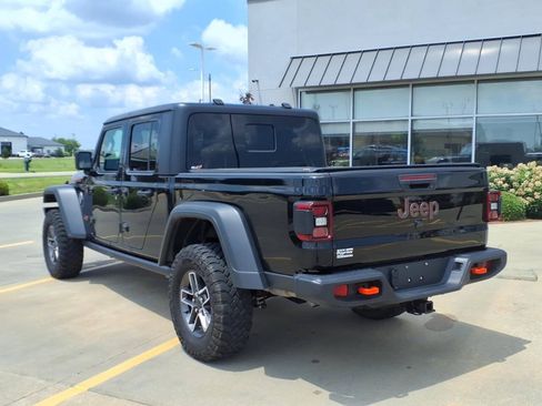 Used 2024 Jeep Gladiator Mojave w/ Convenience Group AWD/4WD image 3