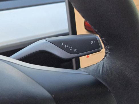 Used 2023 Tesla Model Y Performance image 13