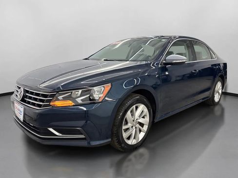 Used 2018 Volkswagen Passat 2.0T SE FWD image 2