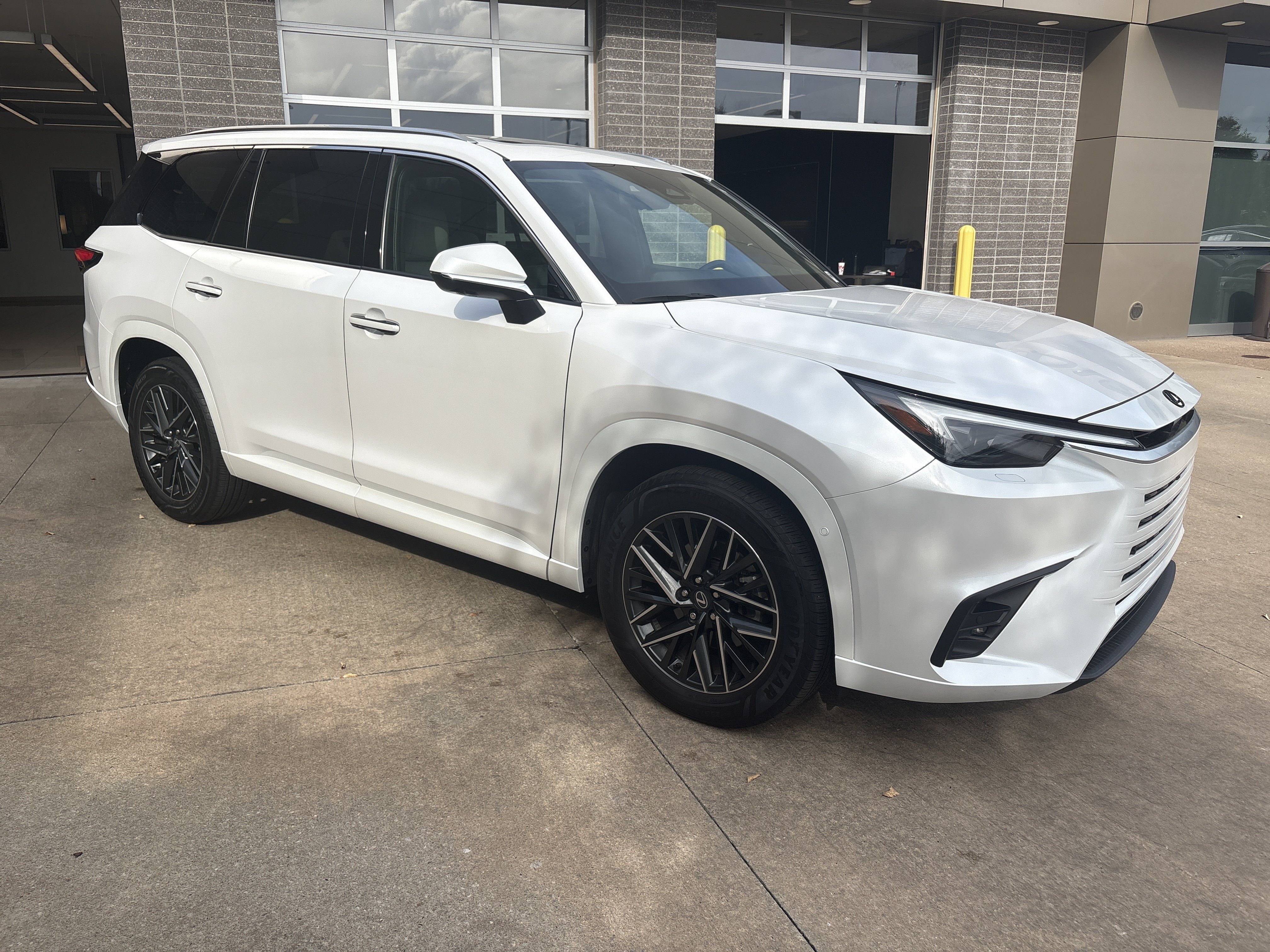 Used 2026 Lexus TX 350 AWD w/ Technology Package image 2