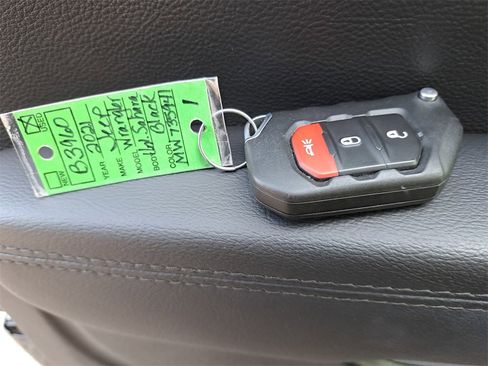 Used 2021 Jeep Wrangler Unlimited Sahara image 32