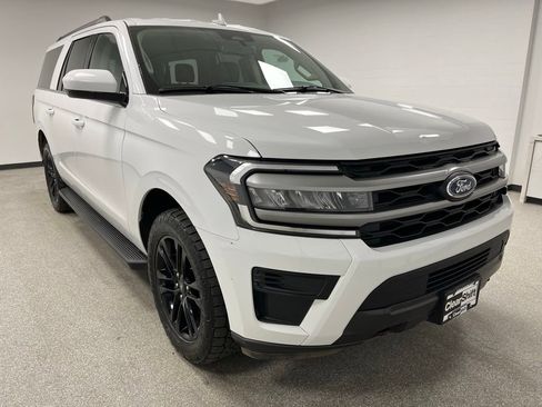 Used 2024 Ford Expedition Max XLT AWD/4WD image 2