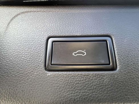 Used 2019 Volkswagen Atlas SEL Premium image 11