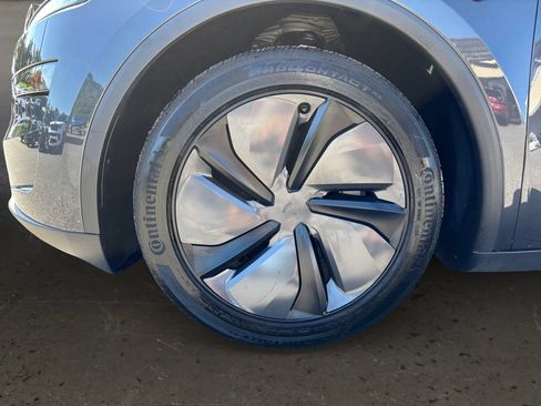 Used 2026 Tesla Model Y 2WD image 10