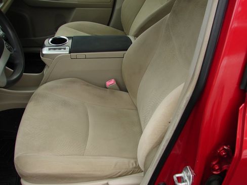 Used 2014 Toyota Prius V image 6