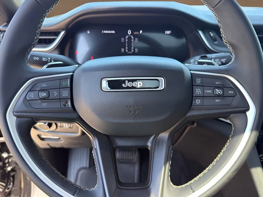 Used 2024 Jeep Grand Cherokee L Laredo AWD/4WD image 18