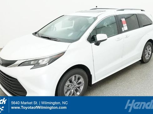 New 2026 Toyota Sienna XLE FWD image 1