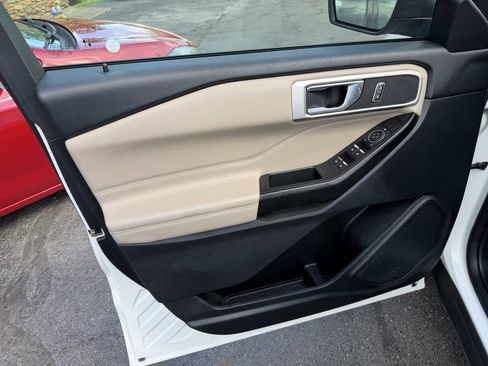 Used 2020 Ford Explorer XLT w/ Equipment Group 202A image 11