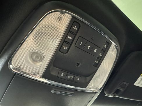 Used 2014 Jeep Grand Cherokee Overland AWD/4WD image 24