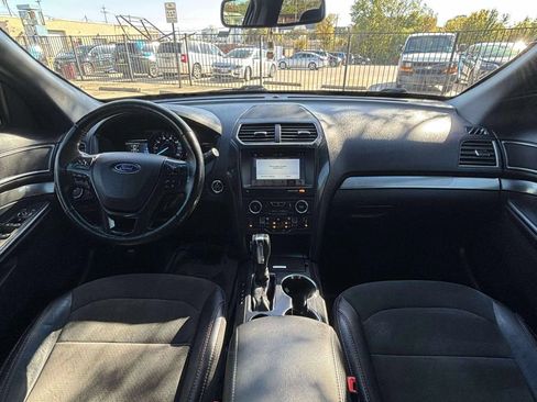 Used 2018 Ford Explorer XLT w/ Equipment Group 202A image 22