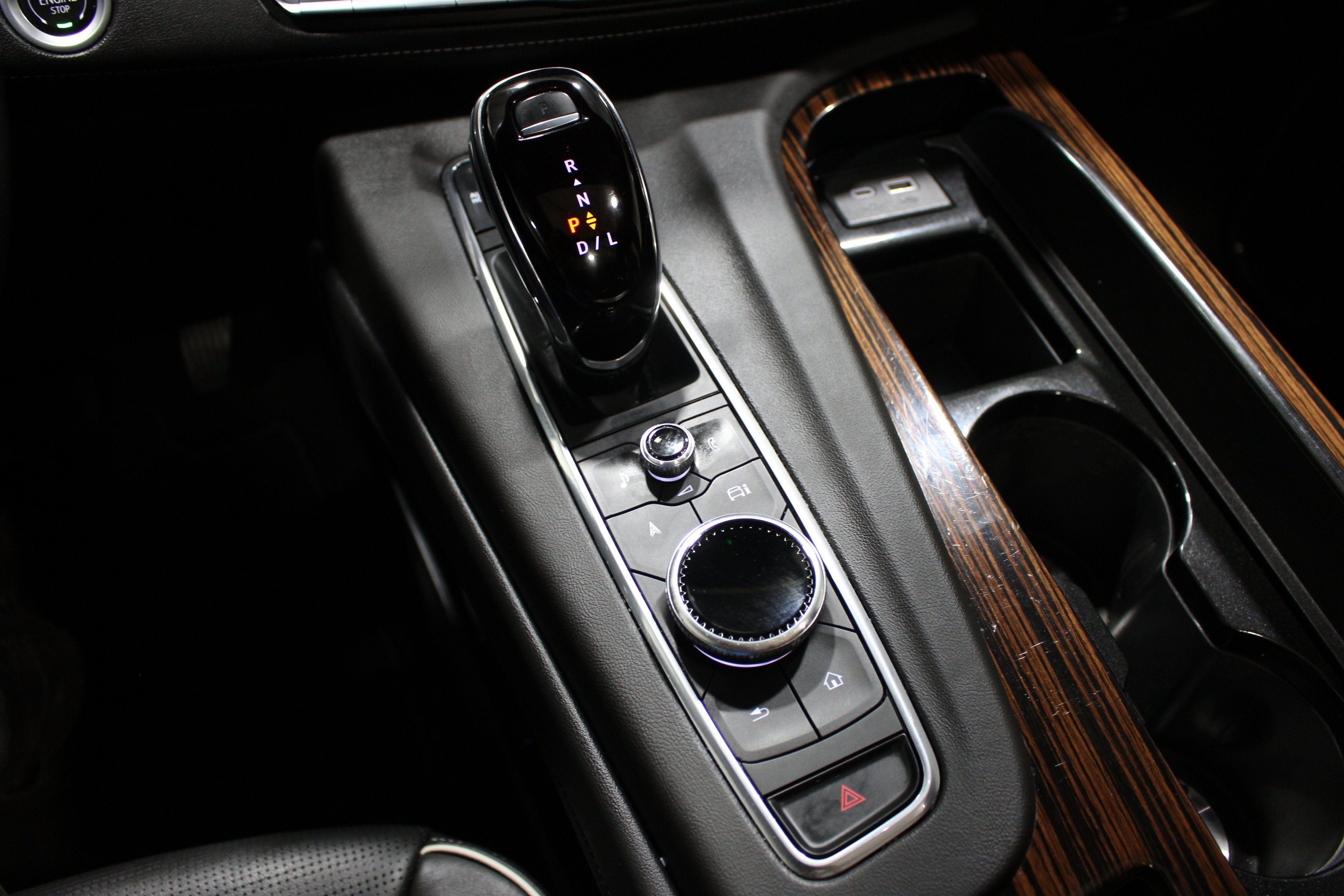 Certified 2024 Cadillac Escalade Premium Luxury w/ Performance Package AWD/4WD image 20