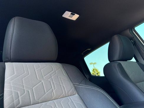 Used 2022 Toyota Tacoma TRD Off-Road AWD/4WD image 18