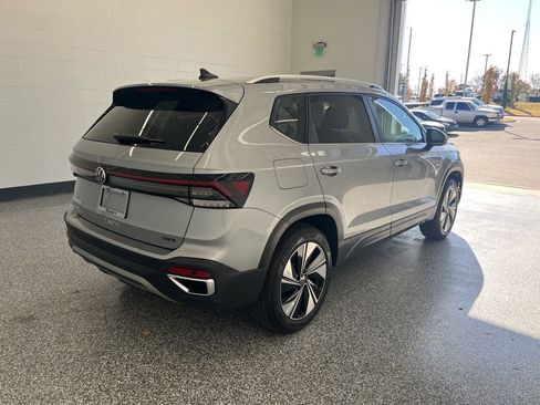 New 2026 Volkswagen Taos SE AWD/4WD image 6