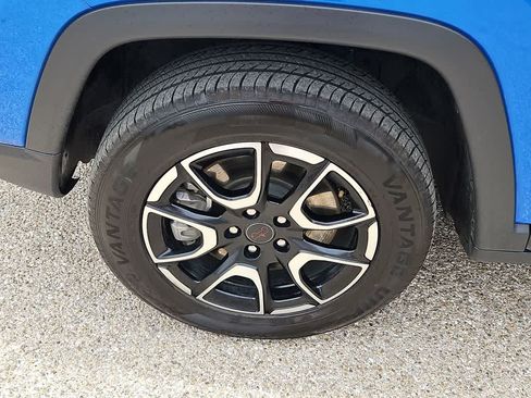 Used 2025 Jeep Compass Trailhawk AWD/4WD image 12