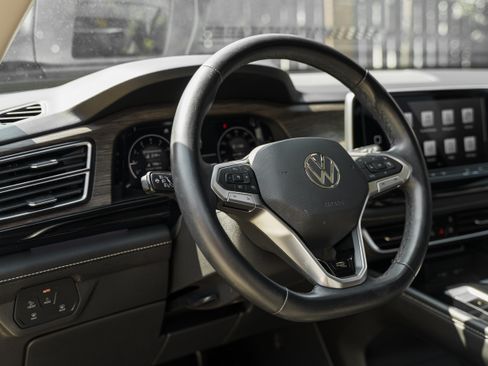 Used 2024 Volkswagen Atlas SEL Premium R-Line AWD/4WD image 8