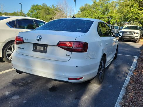 Used 2024 Volkswagen Jetta SE FWD image 8