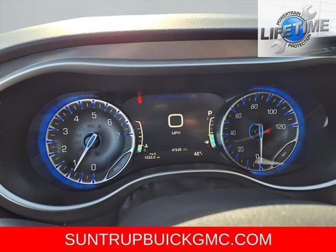 Used 2025 Chrysler Pacifica Select image 19