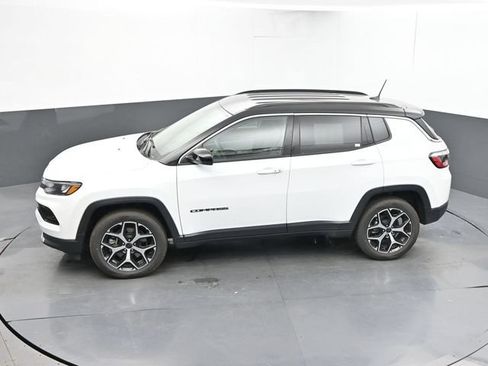 Used 2025 Jeep Compass Limited AWD/4WD image 17