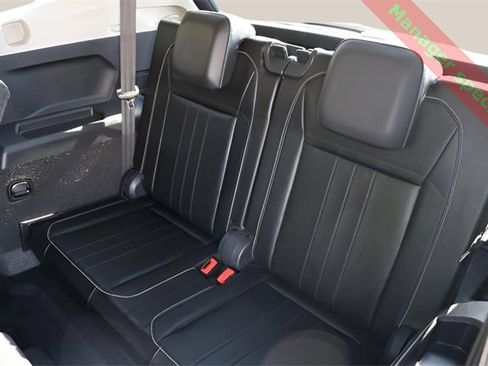 Used 2024 Volkswagen Tiguan SE image 16