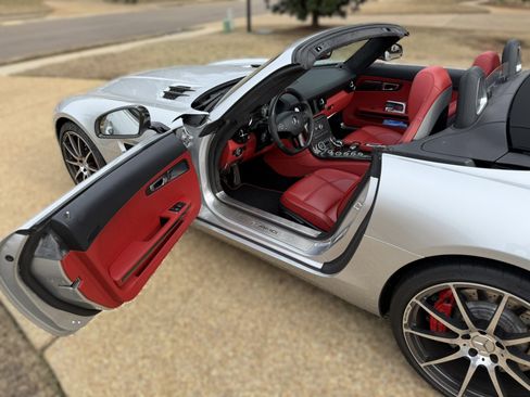 Used 2013 Mercedes-Benz SLS AMG GT Roadster image 4