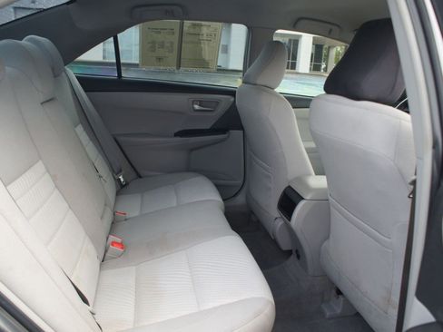 Used 2017 Toyota Camry LE FWD image 18