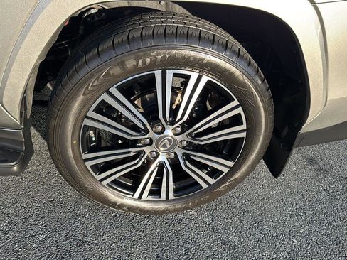 Used 2023 Lexus LX 600 4WD w/ Luxury Package image 36