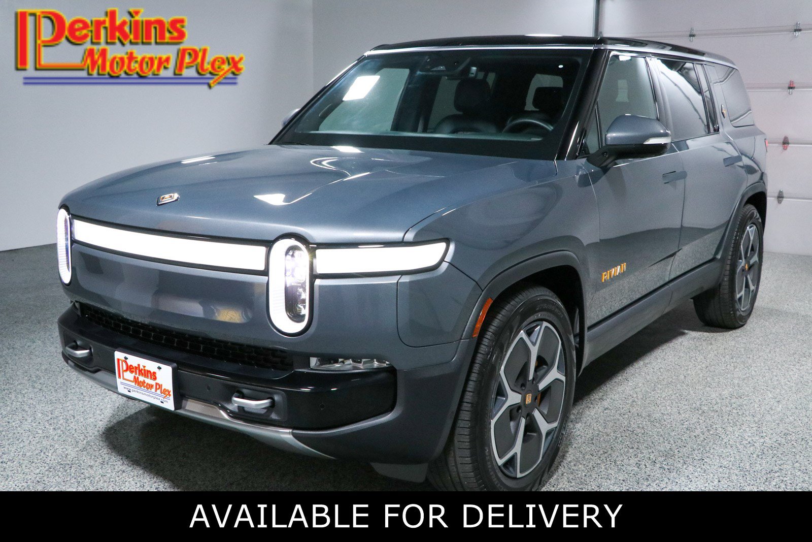 Used 2024 Rivian R1S Adventure Quad AWD/4WD image 1