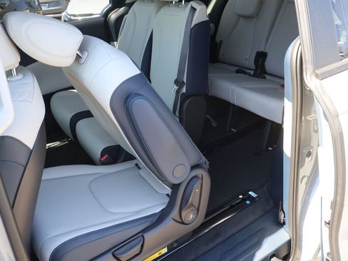 New 2026 Kia Carnival EX FWD image 14