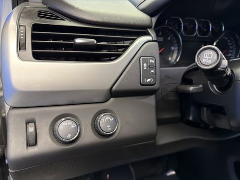 Used 2018 Chevrolet Suburban LT image 15