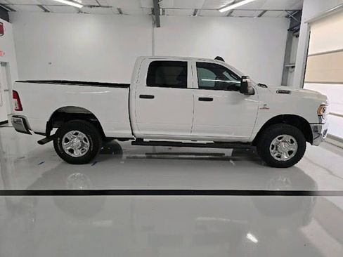 Used 2024 RAM 2500 Tradesman w/ Chrome Appearance Group AWD/4WD image 8