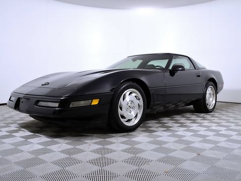 Used 1996 Chevrolet Corvette Coupe RWD image 2