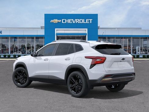 New 2026 Chevrolet Trax ACTIV w/ Sunroof Package FWD image 3