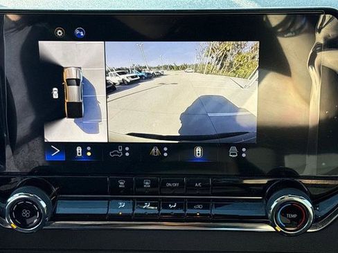 Used 2023 Chevrolet Colorado Trail Boss w/ Technology Package image 26