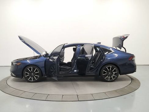Used 2024 Honda Accord Touring image 12