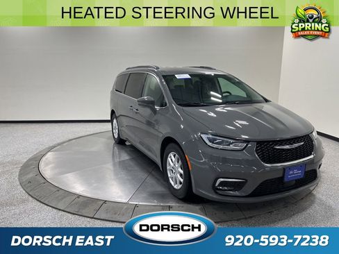 Used 2022 Chrysler Pacifica Touring-L image 4
