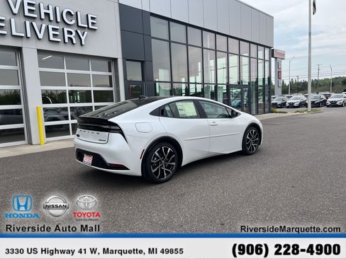 Used 2024 Toyota Prius Prime Premium w/ Advanced Technology Package FWD image 9