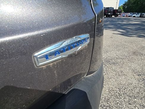 Used 2017 Jeep Renegade Latitude AWD/4WD image 15