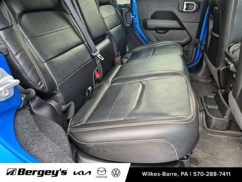 Used 2022 Jeep Wrangler Unlimited Sahara w/ Cold Weather Group AWD/4WD image 25