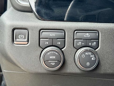 Used 2023 Chevrolet Silverado 1500 LT AWD/4WD image 25