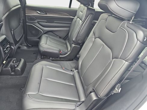 New 2026 Jeep Grand Cherokee L Limited image 16