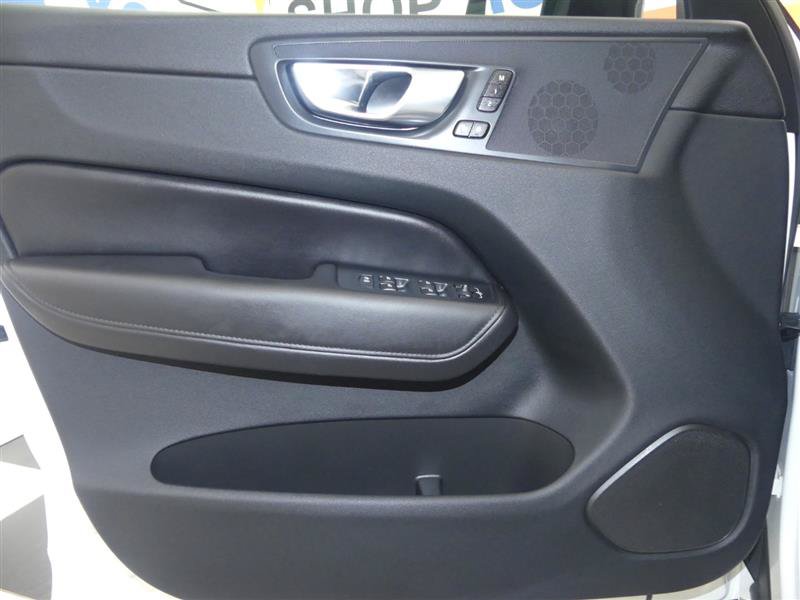Used 2024 Volvo XC60 B5 Plus w/ Protection Package Premier AWD/4WD image 29